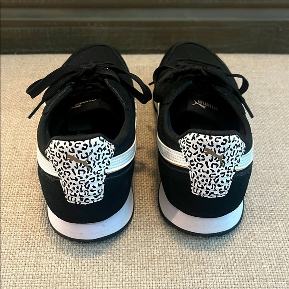 Puma black and white sneakers, size 8. - Picture 4 of 7